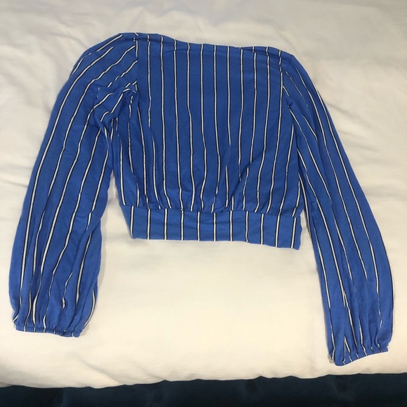 Adorable Bershka long sleeve shirt! - Picture 2 of 4